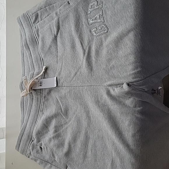 GAP Sweatpants - Picture 3 of 3